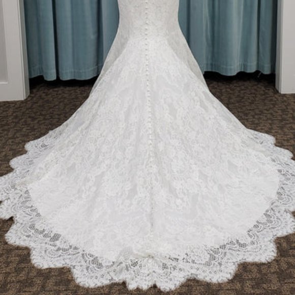 Sample Allure Madison James Ivory Lace Wedding Dress, Keyhole backless Vintage - Picture 2 of 6